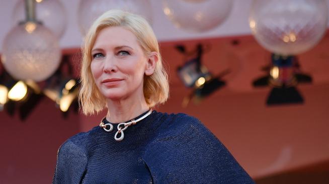 Защо Кейт Бланшет повтаря дрехите си по червения килим?