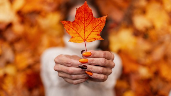 Есенен маникюр: Какви цветове да носите