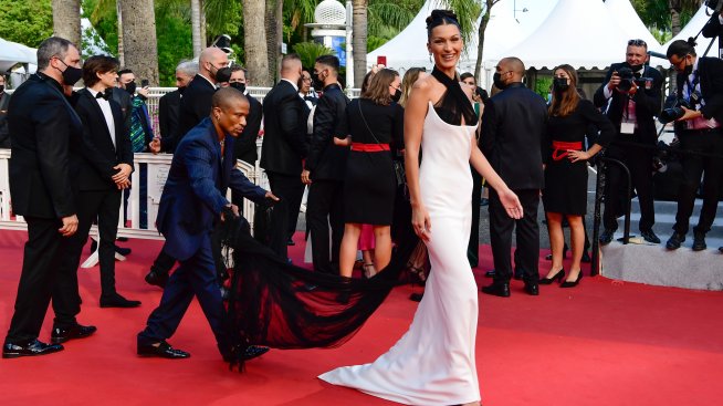 Лятна мода: Бела Хадид с идея за секси тоалет