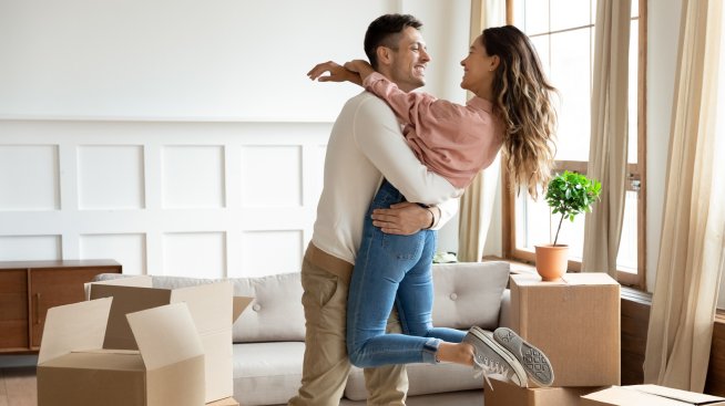 Според зодията: Знаците, че гаджето ви е готово да заживее с вас