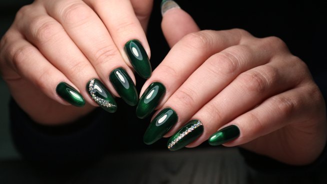 Крокодилски нокти – интересният дизайн за есенен маникюр