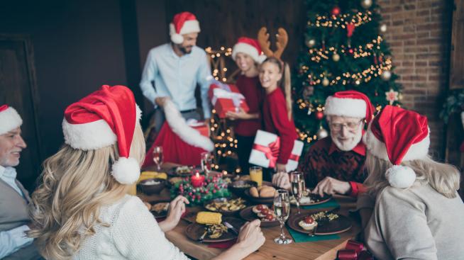 Празници 2020: 4 неловки ситуации и как да се справим с тях
