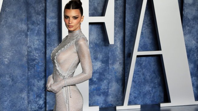 Емили Ратайковски отбеляза 2 години с русокосия Слай