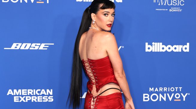 Рапунцел по прашки: Кейти Пери се появи в най-провокативната си визия досега