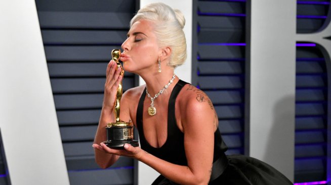 Лейди Гага приемала литий по време на снимките на „Роди се звезда“, след което била приета в психиатрия