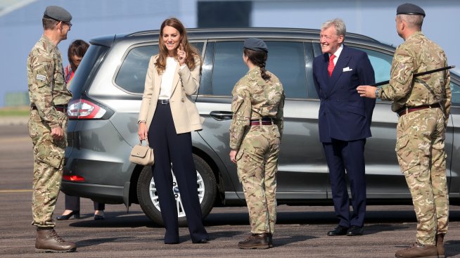 Есенна мода: Кейт Мидълтън с перфектния блейзър