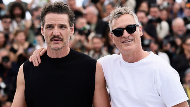 Прави му забележки, взима му работата... Педро Паскал сменя Хоакин Финикс в гей романтичен филм