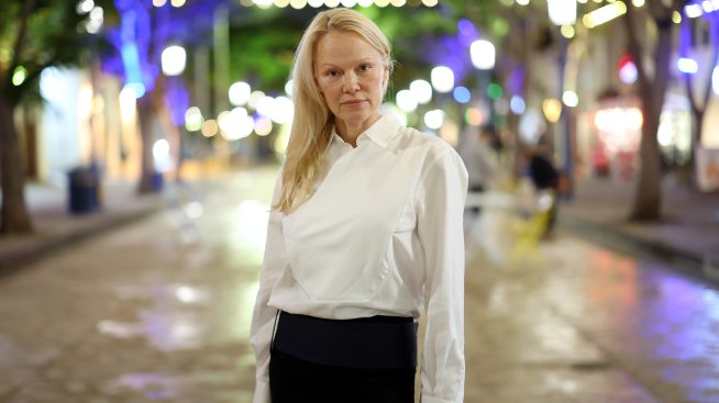 Памела Андерсън за визиите без грим: Не мислех, че някой ще забележи