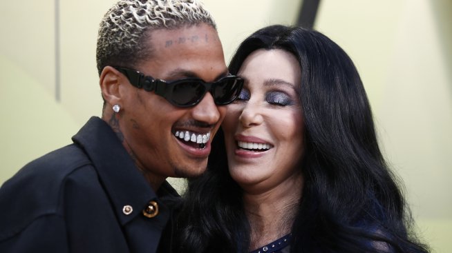 Близки до Шер: Тя може да се събере с Александър 