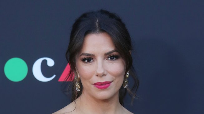 След раждане и на 47: Ева Лонгория се похвали със стегнат корем