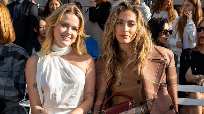 Дъщерята на Рийз Уидърспун блесна вместо майка си в Париж 