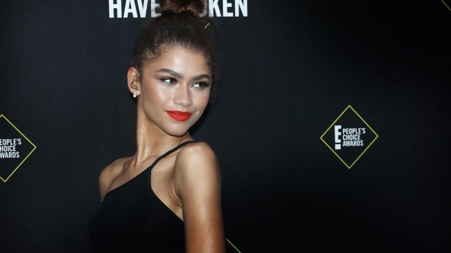 Зендая стана най-младата и зашеметяваща носителка на „Еми“ 