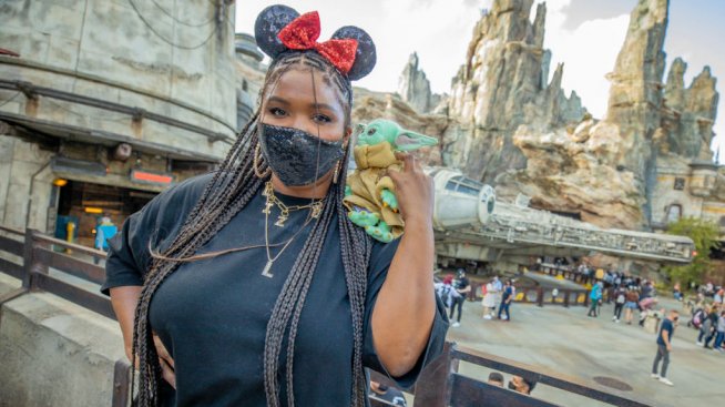 Аксесоари в косата: Лизо заложи на пеперудите