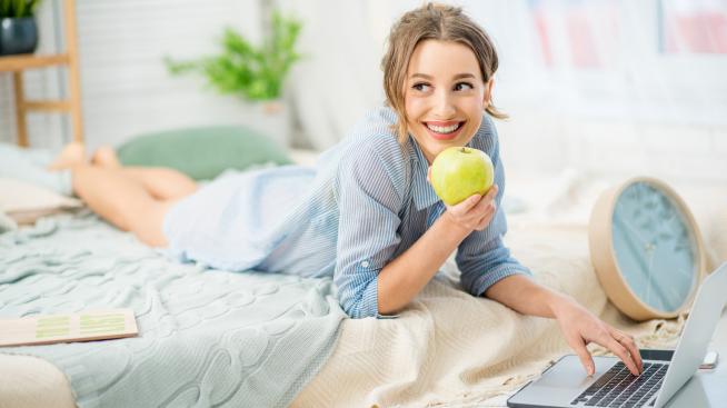 По ябълка на ден в менюто – как помага при липса на движение?