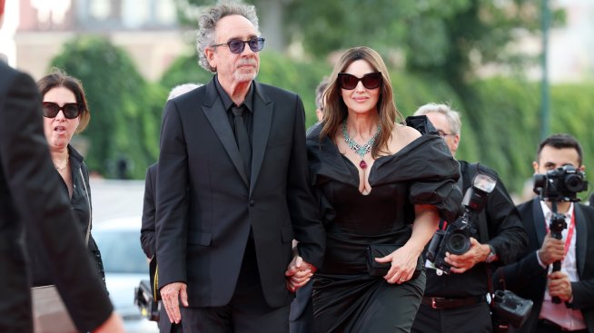 Филмовият фестивал във Венеция – Моника Белучи, Катрин О'Хара и Уинона Райдър с любимите си мъже на червения килим (СНИМКИ)