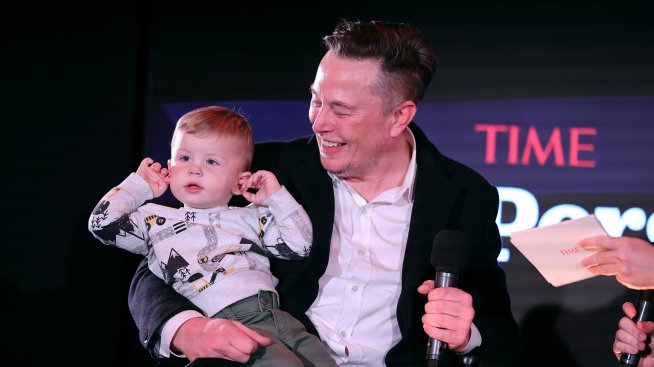 Илон Мъск сподели имената и първа снимка на новородените си близнаци