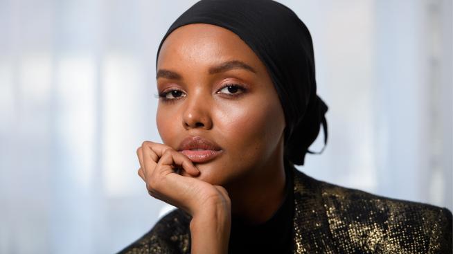 Халима Аден, носеща хиджаб, спира да участва в модни ревюта