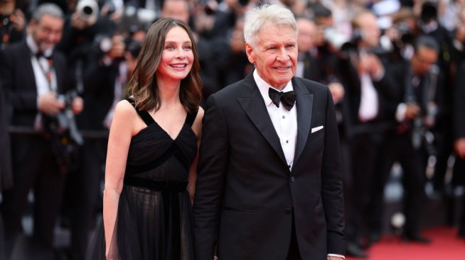 Харисън Форд стартира сбогуването си с Индиана Джоунс заедно с жена си Калиста 