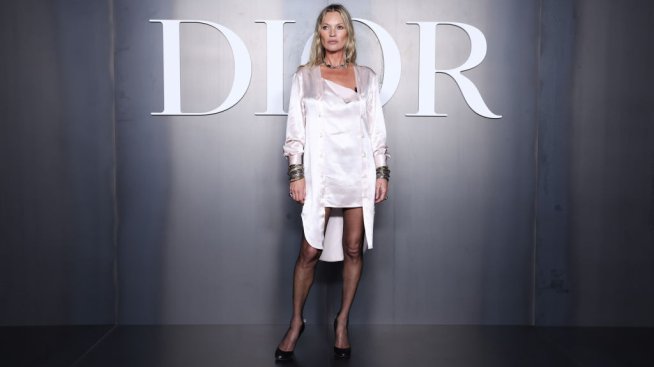 Модата ѝ е в кръвта – впечатляващата Кейт Мос на дефилето на Dior