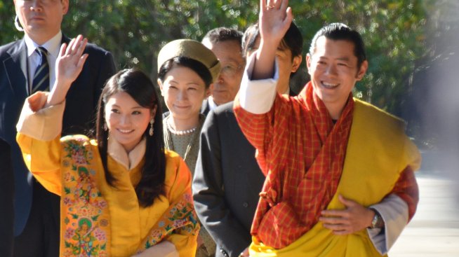 Кралицата на Бутан в трепетно очакване 