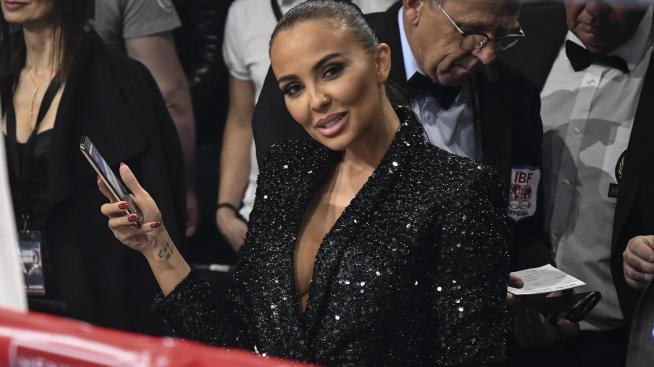 Николета Лозанова гледа шоуто на Philipp Plein в Италия 