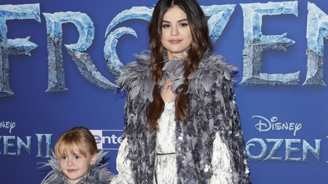 Селена Гомес се снима със сестра си в забавно видео 