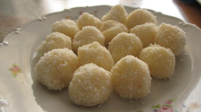 Бонбони Рафаело – как да ги приготвите у дома? 