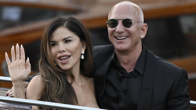 Скъпи бижута, безценна кума и пижамено парти – всичко за сватбата на Джеф Безос и Лорън Санчес