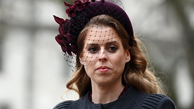 Сара Фъргюсън горда, че Беатрис носи нейната сватбена тиара  