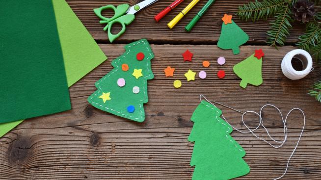 Твори с Tialoto: Празнични елхички от филц