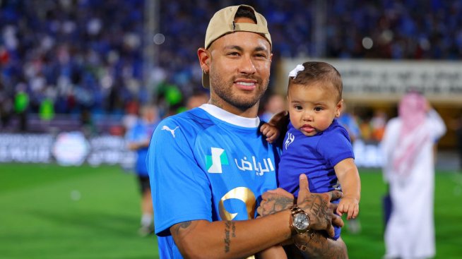 Дъщеричката на Неймар навърши една годинка, а той се събра с майка ѝ