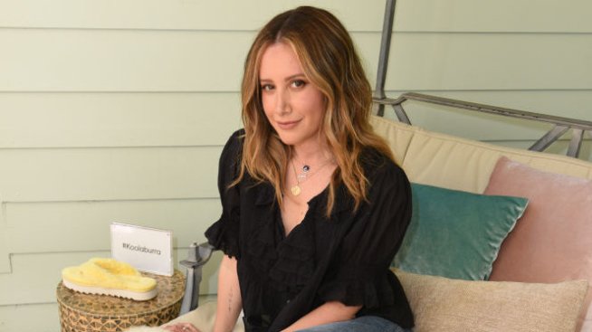 Ашли Тисдейл ви кани в дома си, направен по нейн дизайн