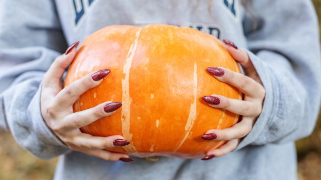 Есенен маникюр – тиквата е основното вдъхновение