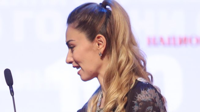 Нети показа топ форма и напреднали йога умения