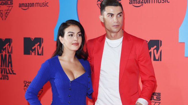 Меден месец или не - Кристиано и Джорджина показват стегнати тела на яхта в Сен Тропе