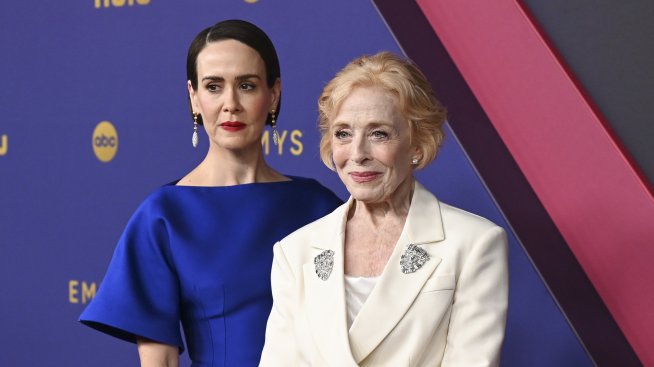 Холанд Тейлър на 81 – щастливо обвързана с 32 години по-младата от нея Сара Полсън