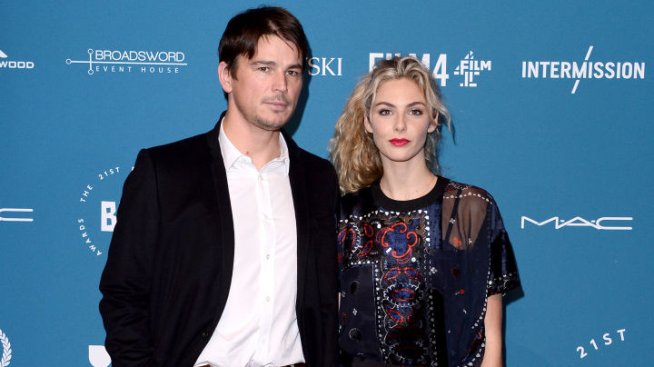 Честито: Джош Хартнет мина под венчилото