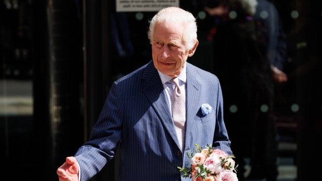 Крал Чарлз е домакин на първото за годината градинско парти в двореца