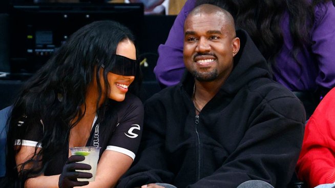 Нападнаха Кание Уест заради тениска с „Животът на белите има значение“