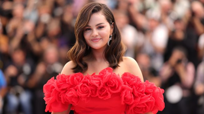 Селена Гомес навърши 32 години, носейки специално колие