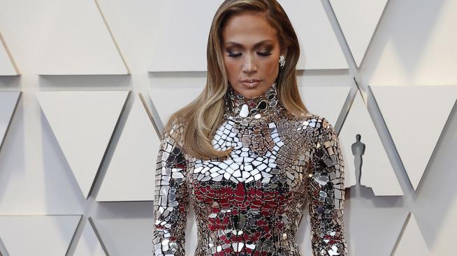 Стегнат корем – 5 звезди разкриват своите фитнес тайни 