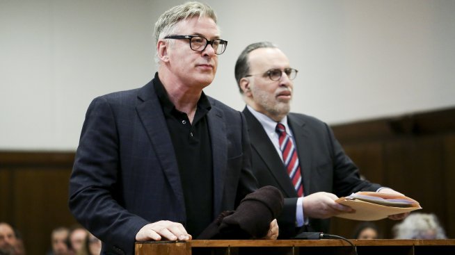 „Той избра да играе руска рулетка“: Подробности за стрелбата с Алек Болдуин