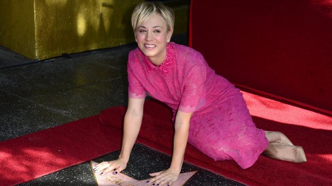 Гримьорът на Кейли Куоко разкри какво се крие зад розовата ѝ визия 