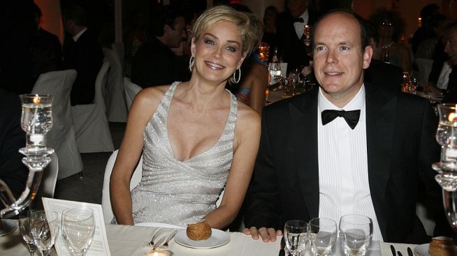 Без принцеса Шарлийн, но с Шарън Стоун: Принц Албер на филмова премиера 