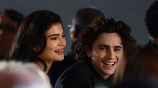 Влюбените Кайли Дженър и Тимъти Шаламе подносиха съвпадащи пръстени на Cartier