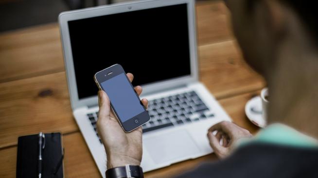 В сезона на вирусите – как да почиствате мобилния си?