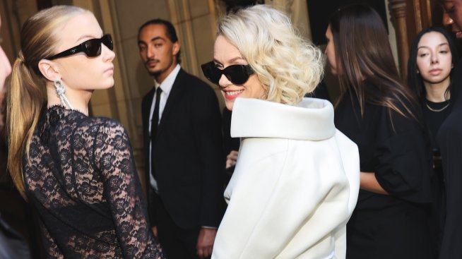 Наоми Уотс и нейното дете Кай блеснаха на модно шоу на Balenciaga в Париж