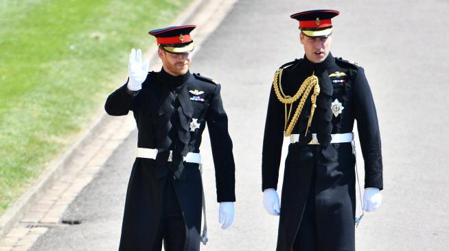 Принцовете Уилям и Хари няма да вървят един до друг на погребението на дядо си