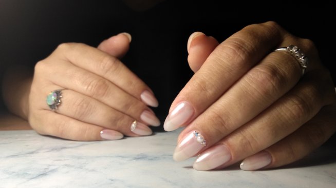 Пролетен маникюр – опитайте ефекта на целофана