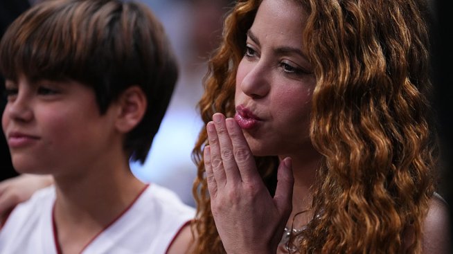 Шакира заведе сина си Милан на баскетболен мач в Маями